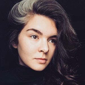 Meet your Posher, Adeena